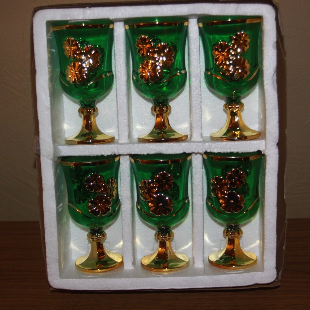 Set Of 6 Green Gold Raised Wine Goblets Glass Cocktail Christmas NEW IN BOX